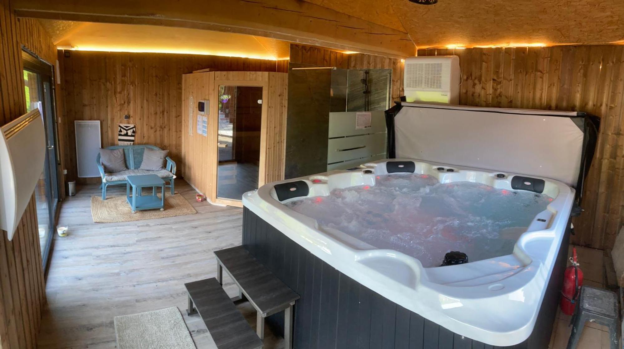 Chalet La Calougeotte, Jardin, Spa Et Sauna Prives Le Ménil Esterno foto
